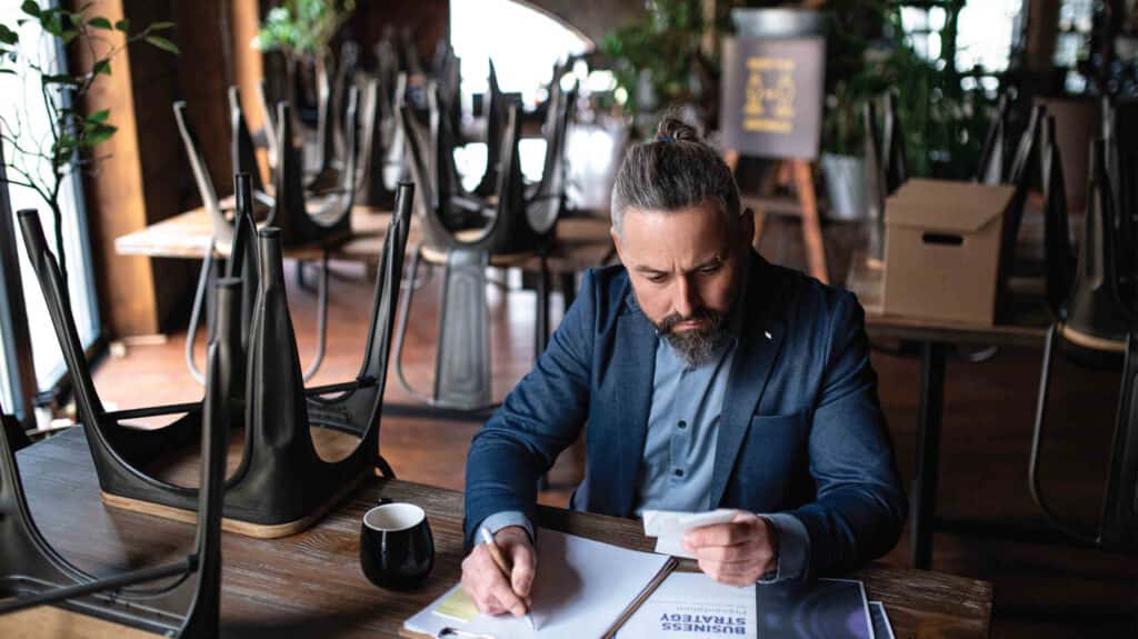 How to become a hotel manager