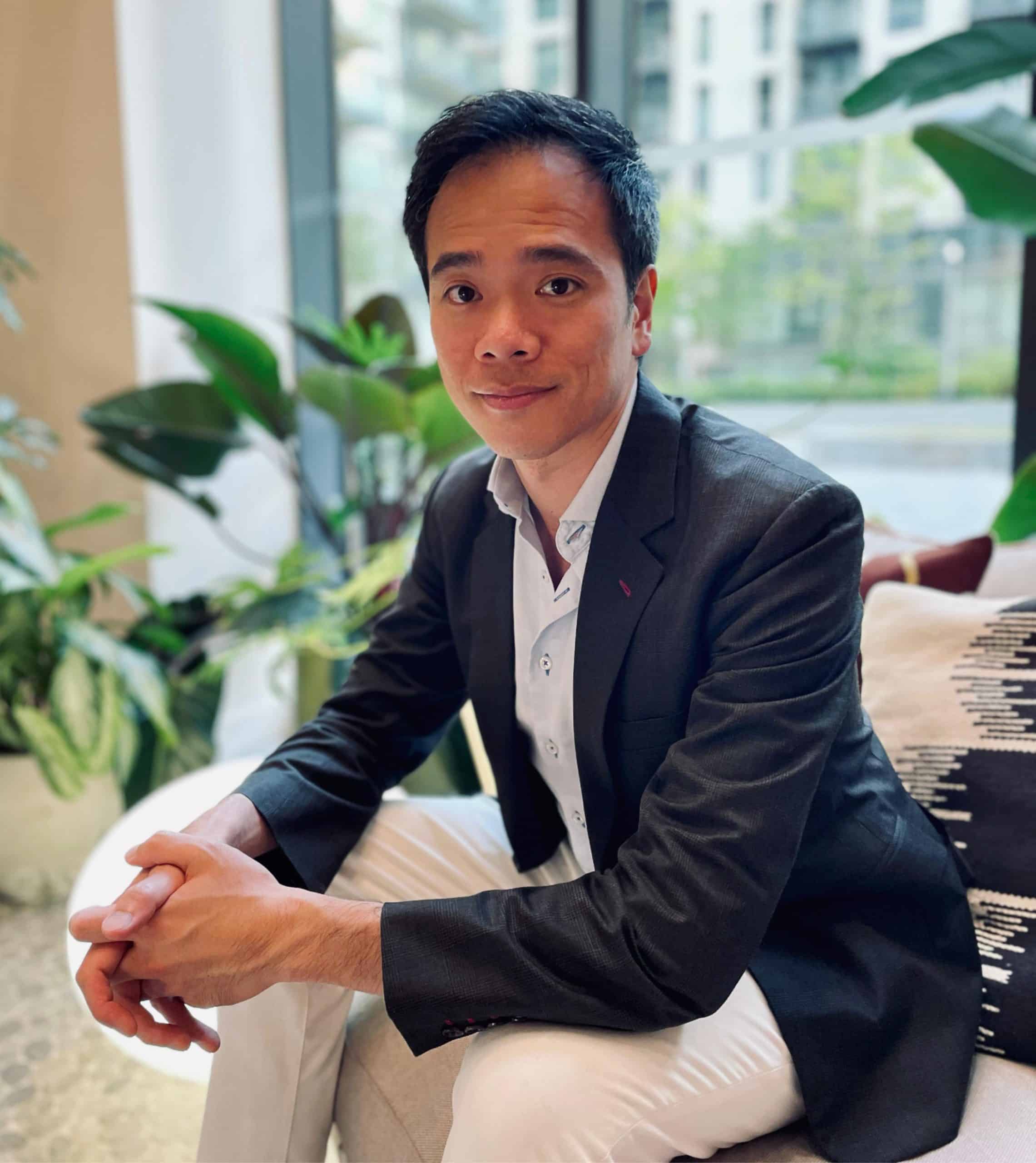 Blockchain-Ronald-Loh-image-left-right-scaled