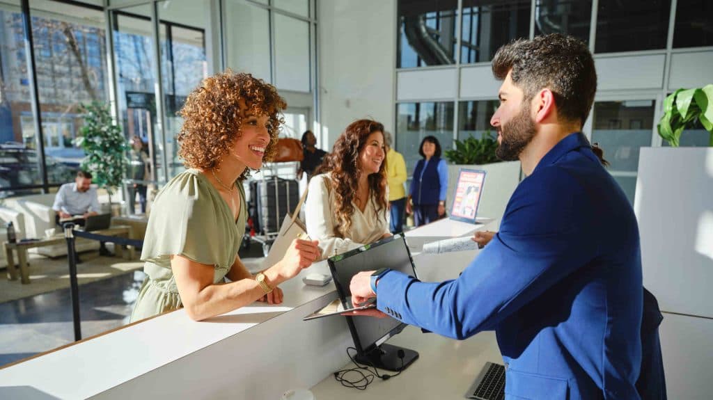Customer Support Communication Communication skills for customer service and why they’re important - Glion